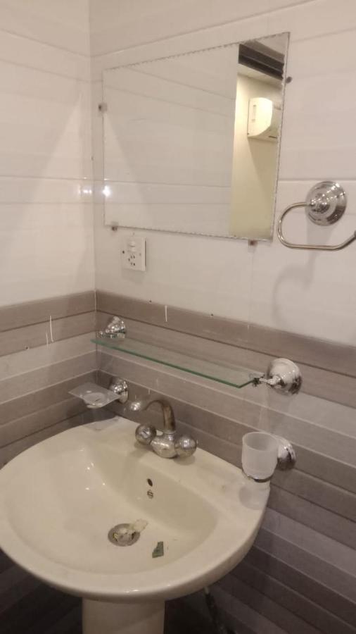 Elet Business Hotel Karachi Buitenkant foto