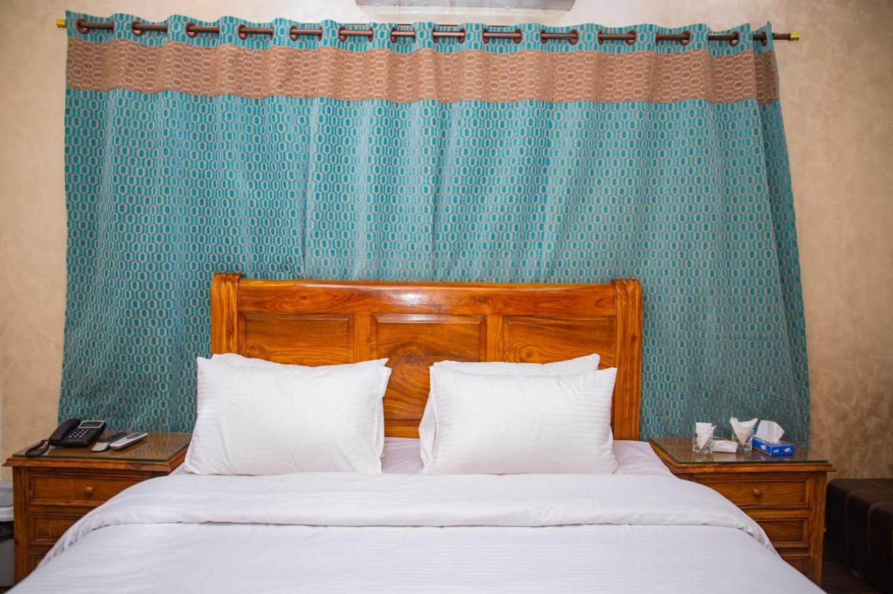 Elet Business Hotel Karachi Buitenkant foto
